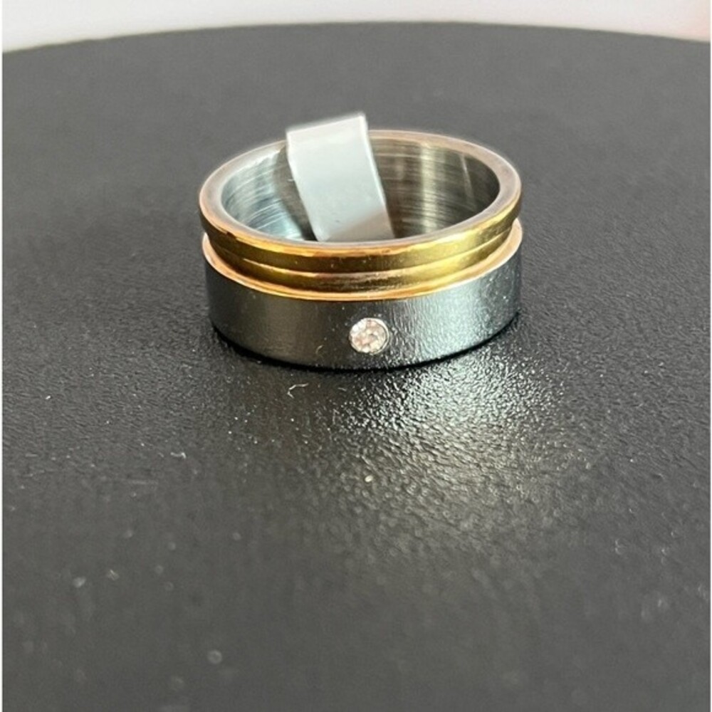 Stainless Steel Silvertone & Goldtone Double Grooved Rhinestone Ring –Size 6 NWT